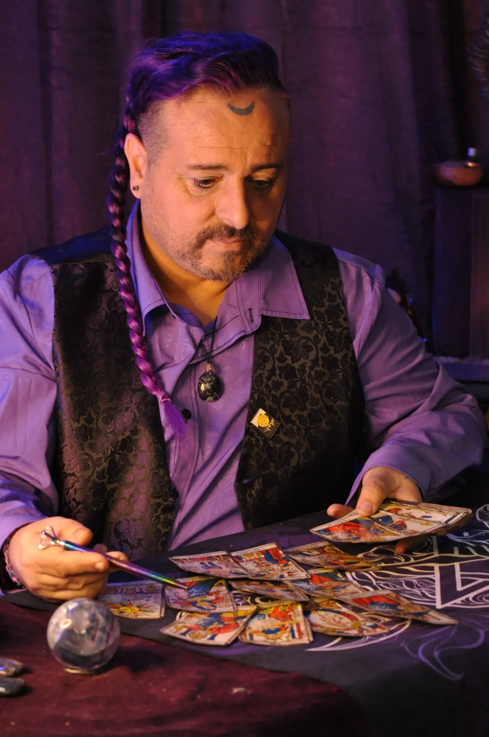 José Cuy trabajando con tarot, más de 34 años de experiencia